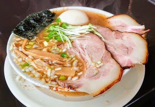 「チャーシューそば(煮玉子入り)」@中華麺亭 むらさき屋 利府本店の写真