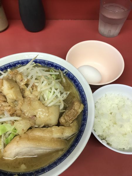 「小半分、ニンニク、アブラ、生卵、ライス」@ラーメン二郎 桜台駅前店の写真