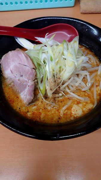 「レッドカレーラーメン(600円税込)」@原点らーめんの写真