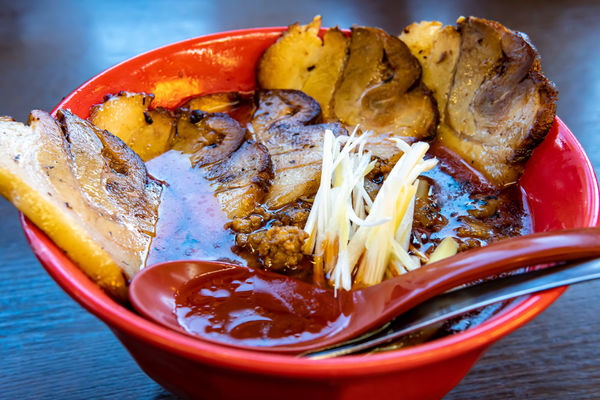 「たんたん麺 チャーシュートッピング」@ラーメンとん太 大原店の写真