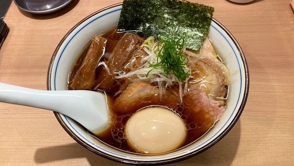 「特製醤油らぁ麺」@らぁ麺 くろ渦の写真