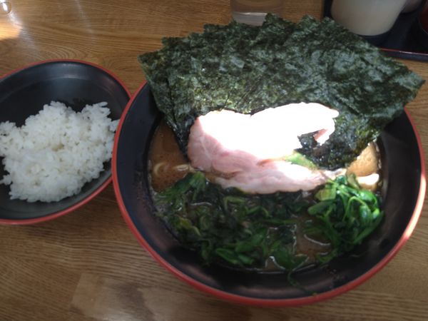 「のり·ほうれん草ラーメン¥850+ライス無料」@麺家 紫極の写真