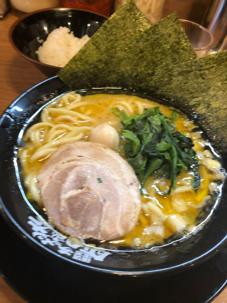 「豚骨醤油ラーメン」@町田商店 横浜駅前店の写真