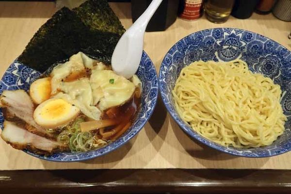 「特製つけ麺　900円」@肉厚わんたん麺と手作り焼売 ら麺亭 浅草支店の写真