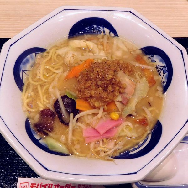 「とくちゃんぽん背脂とんこつ醤油（税別 690円）」@リンガーハット 府中駅南口店の写真