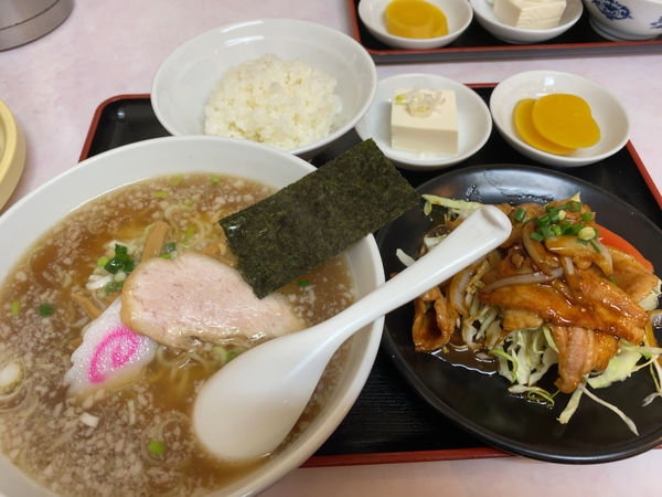 「サービスメニュー　焼肉定食とラーメン」@らーめん食堂 かみやの写真
