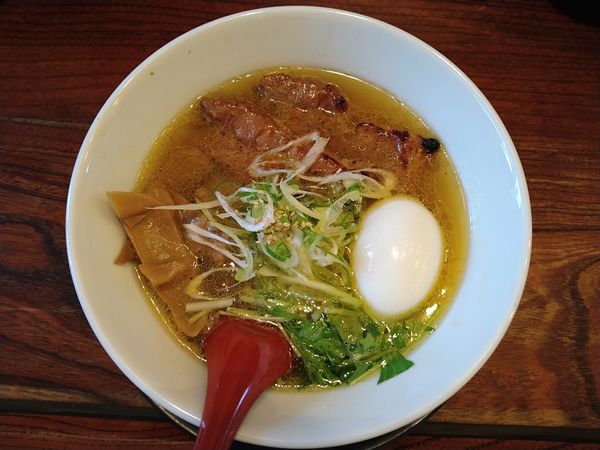 「上州地鶏と群馬の天然水の黄金の塩らーめん（硬め）」@麺や 藏人の写真