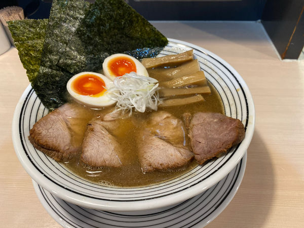 「超煮干しらぁめん全部のせ ¥1,220-」@煮干しらぁめん 猫トラ亭の写真