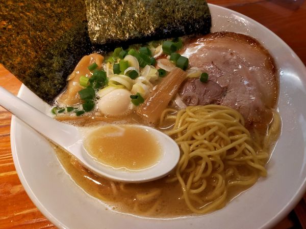 「丸鶏塩ラーメン 麺硬め＋替玉 ¥980」@一合舎 前橋店の写真