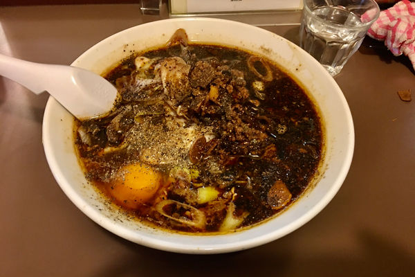 「【限定】ブラックそば 850円」@鶏こく中華 すず喜の写真