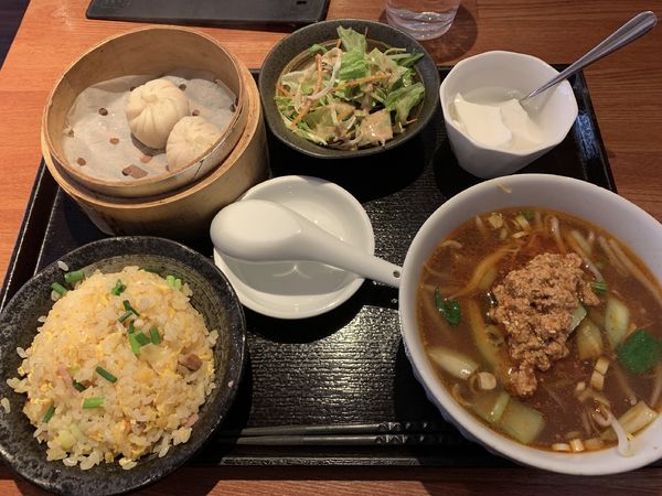 「什錦炒飯（半）・担々麺（半）セット1000円」@巧匠 目黒店の写真