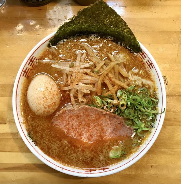 「辛いらぁめん ＋ 味玉」@なるめんの写真