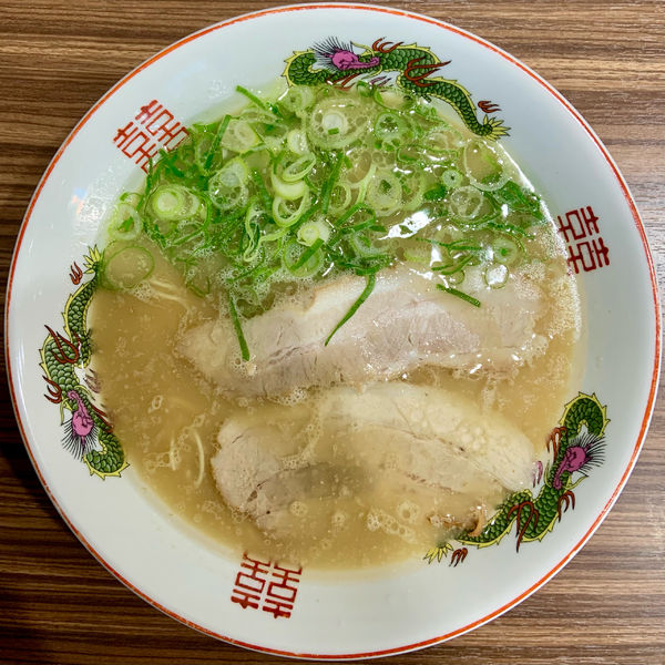 「らーめん (550円)」@博多とんこつらーめん 新蔵の写真