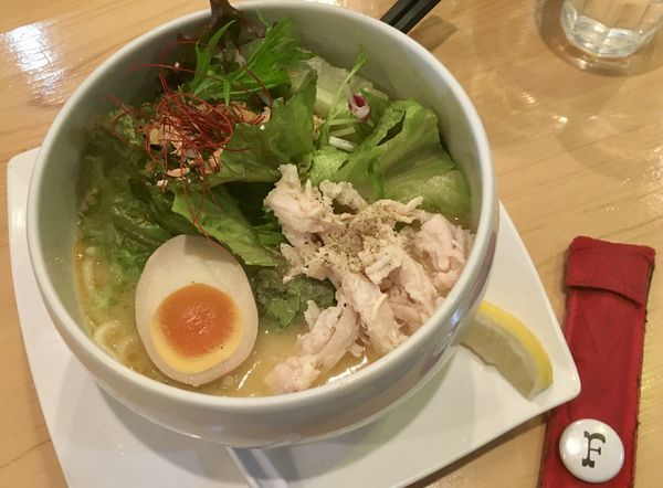 「鶏白湯麺塩そば」@鶏白湯麺 蔭山 高田馬場店の写真