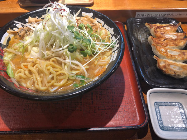 「野菜たっぷり味噌ラーメン946円、餃子（5個）418円」@味噌乃マルショウ 菅谷店の写真