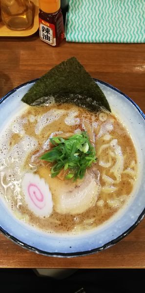 「魚介とんこつラーメン（780円）」@らーめん ひとふんばりの写真