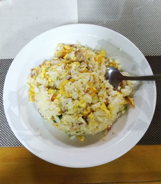 「ニンニク炒飯＋台湾ラーメン 850円のセット」@味軒の写真