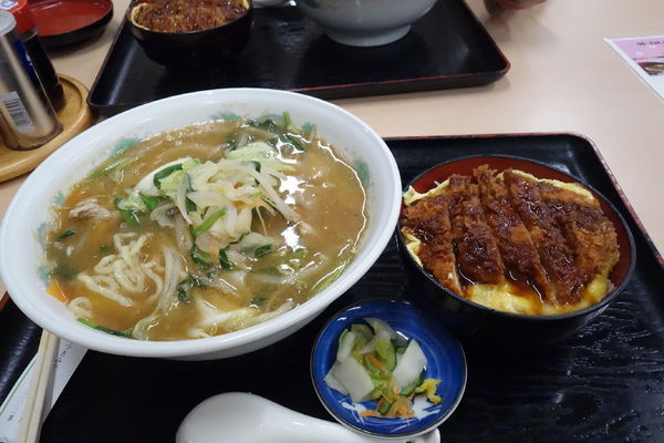 「味噌野菜ラーメン・ミニソースカツ丼セット」@つきみが丘町民センターの写真