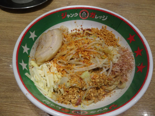 「パワフルまぜそば大　880円」@ジャンクガレッジ 狭山店の写真