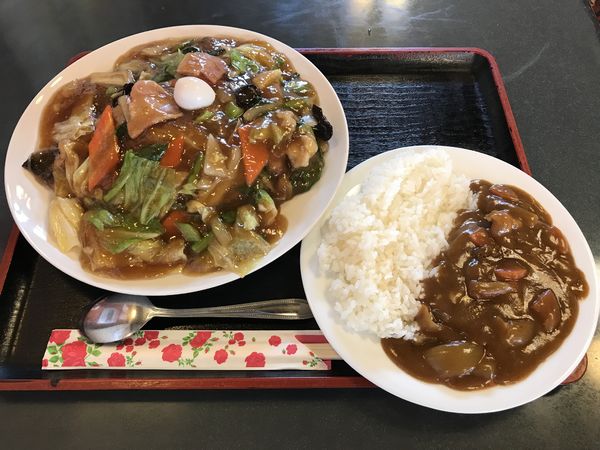 「五目焼きそば + 半カレー　900円」@一歩亭の写真
