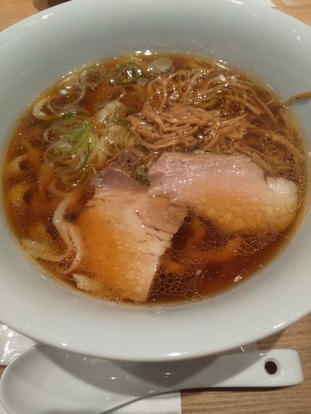 「【麺や 七彩】喜多方らーめん醤油（打ち立て麺）1200円」@ラーメンWalkerキッチンの写真