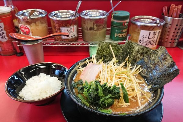 「ネギラーメン白＋半ライス」@柏 王道家の写真