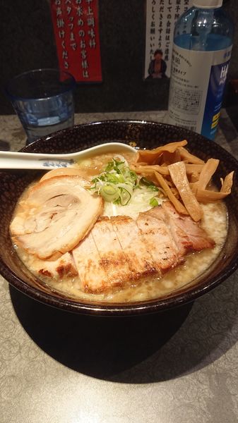 「武蔵油滴ら〜麺＜醤油＞大盛  メンマ  チャーシュー」@麺屋武蔵 武滴の写真