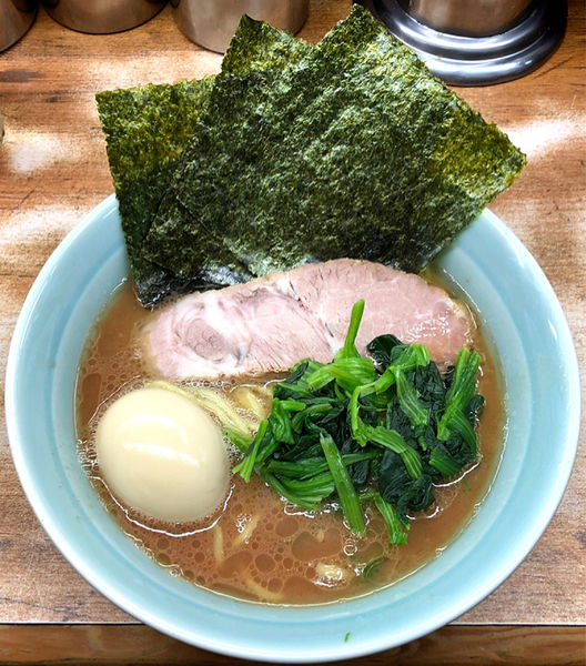 「半熟味玉ラーメン」@横浜ラーメン 武蔵家 志木店の写真