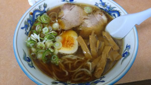 「醤油ラーメン 800円」@旭川ラーメン ゆーからの写真