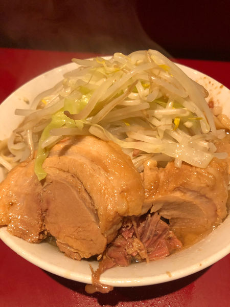 「小ラーメン750円生卵50円ヤサイアブラ」@ラーメン二郎 荻窪店の写真