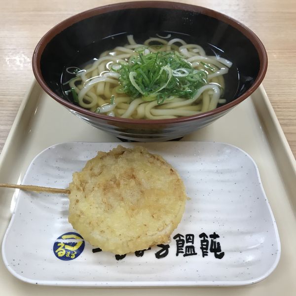 「かけ（￥210）＋たまねぎ天（￥90）※」@つるまる 四ツ橋店の写真