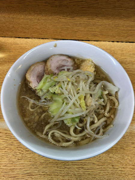 「ラーメン 780円　麺半分・ヤサイ少な目にんにくで」@ラーメン二郎 環七新新代田店の写真