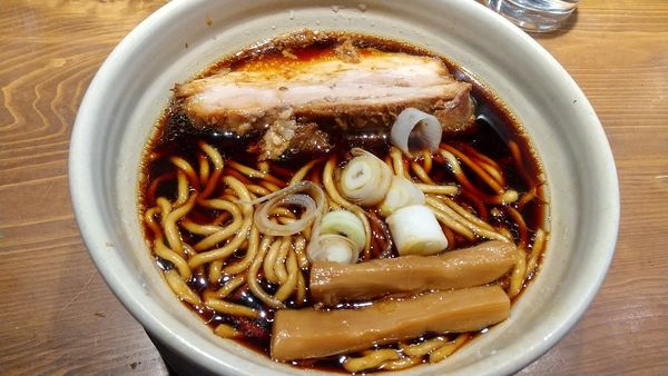 「らーめんmicro（焼豚1枚のせ）1000円」@人類みな麺類 東京本店の写真