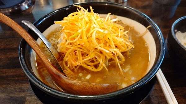 「赤ねぎ味噌ラーメン」@味噌ラーメン専門店 日月堂 浦和さいど店の写真