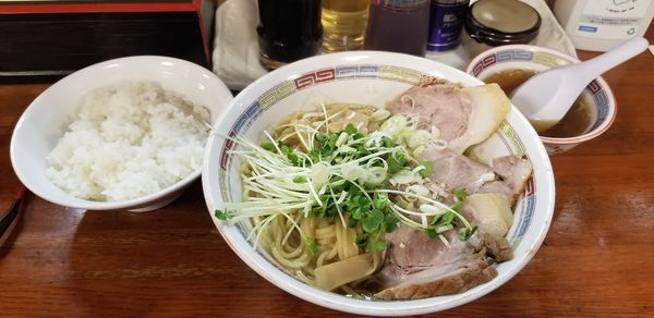 「ﾁｬｰｼｭｰ油そば中盛り・半ライス」@宝華らぁめんの写真