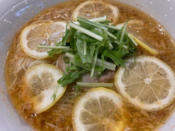 「レモンらぁ麺（大）（１辛）」@due Italian 溝口の写真