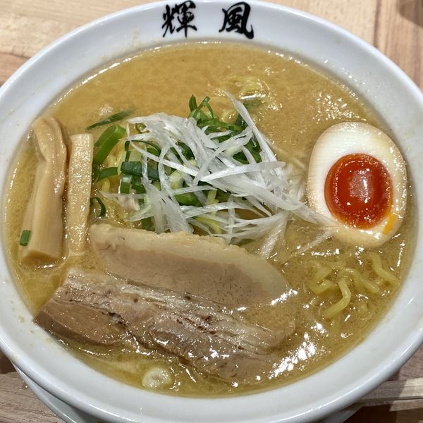 「札幌こく味噌＋生ビール」@札幌らーめん 輝風 すすきの店の写真