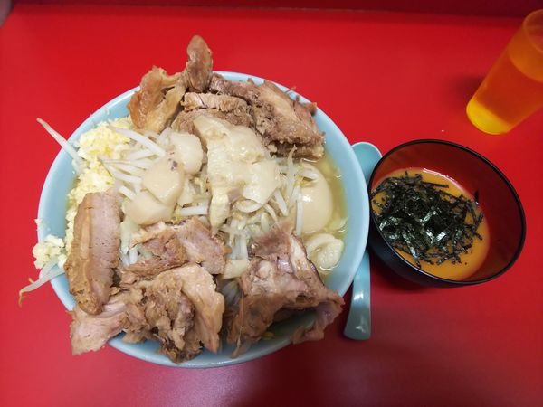 「小豚Ｗ(麺硬めと麺半分)」@ラーメン二郎 新宿歌舞伎町店の写真