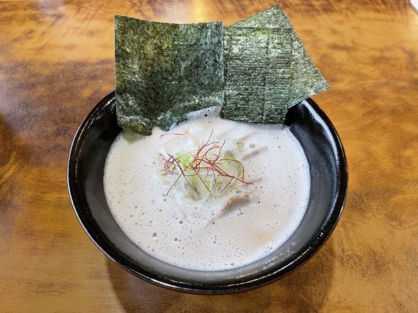 「鶏白湯全部のせ1000円+ニンニク炒飯350」@濃厚白湯らーめん3の写真