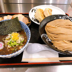 全部のせつけ麺中盛　餃子2こ個