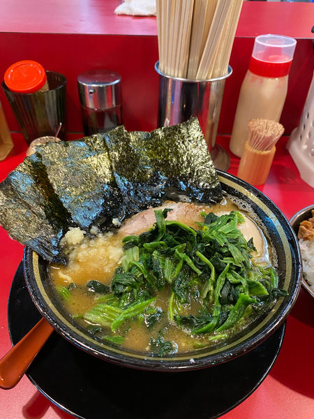 「ラーメン　ほうれん草増し＋味玉(Twitterサービス)」@家系ラーメン 王道 神道家の写真