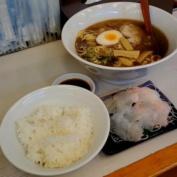 「本日のランチ🅰店長の釣ったヒラメ刺身ライス」@笑顔の写真