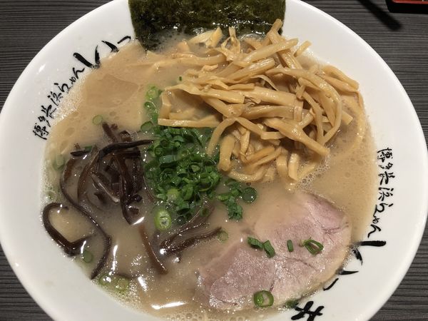 「らーめん、バリカタ、メンマ＋替玉（サービス券）」@博多長浜らーめん いっき 戸塚安行店の写真
