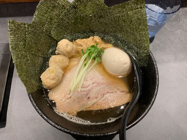 「SABO中華そば醤油(ハーフ) 特製トッピング」@麺屋 SABOとにわとりの写真