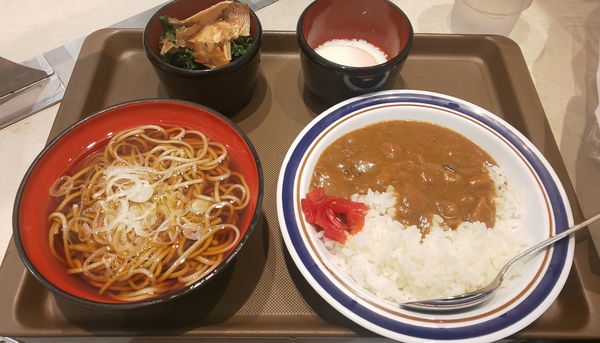 「朝カレーセットを蕎麦で」@名代 富士そば 秋葉原電気街店の写真