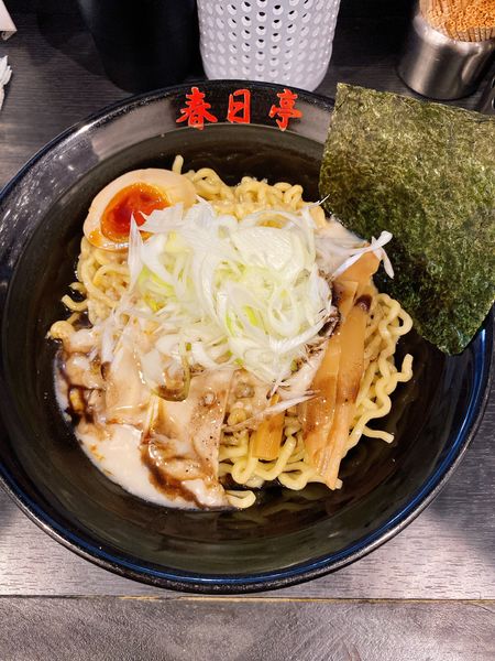 「豚黒油そば中盛り」@油そば専門店 春日亭 西新宿店の写真