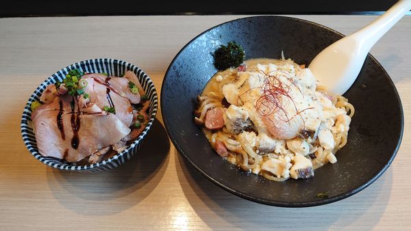 「【限定】鯛ボナ～ラ 980円 + チャーシュー丼 450円」@寿製麺よしかわ 坂戸店の写真