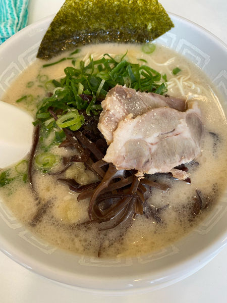 「博多ラーメン➕バリカタ➕替え玉➕味濃いめ」@博多天神 新橋1号店の写真