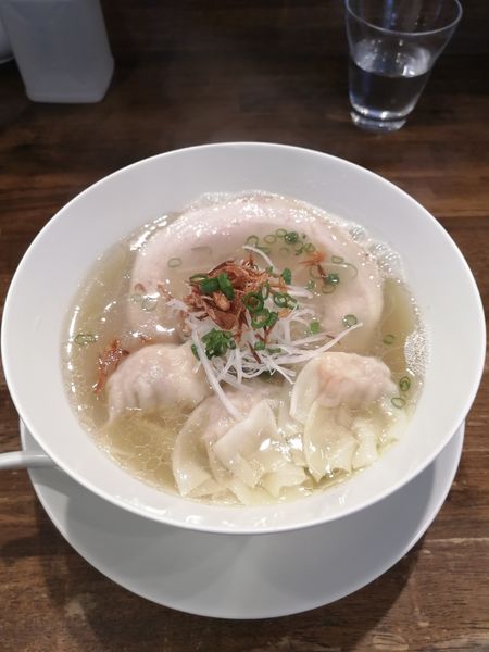 「塩拉麺　950円　海老ワンタン　3ヶ　240円」@創作麺工房 鳴龍の写真