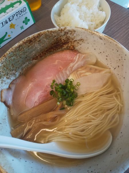 「【限定】平目の淡麗塩中華そば(切り身あり)980円ご飯80円」@東大和ラーメン大冬樹Season2の写真